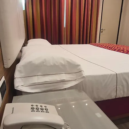 2 Hotel