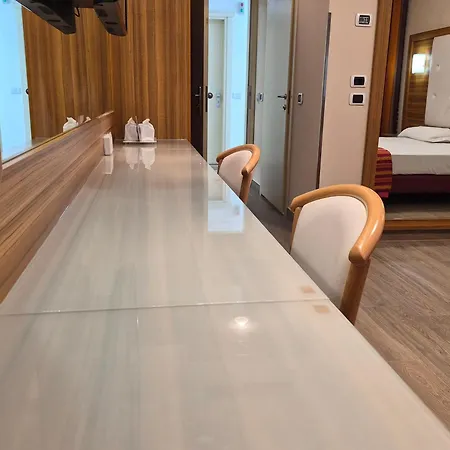 2 4* Castel San Giovanni (Piacenza)
