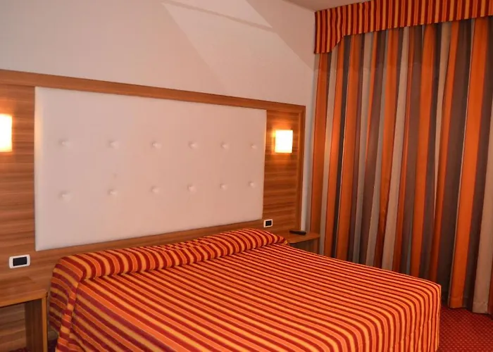2 Hotel