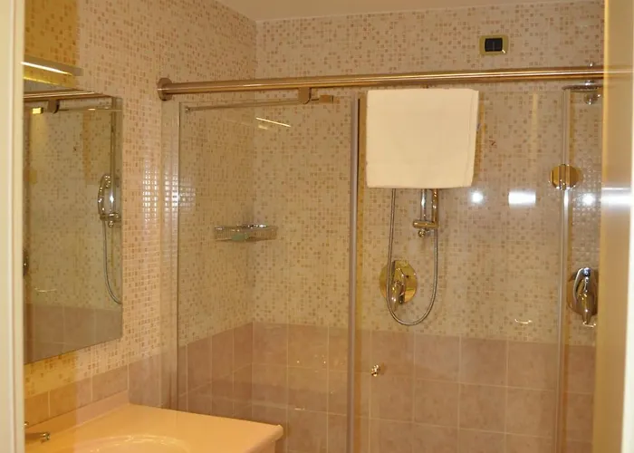 2 4* Castel San Giovanni (Piacenza)